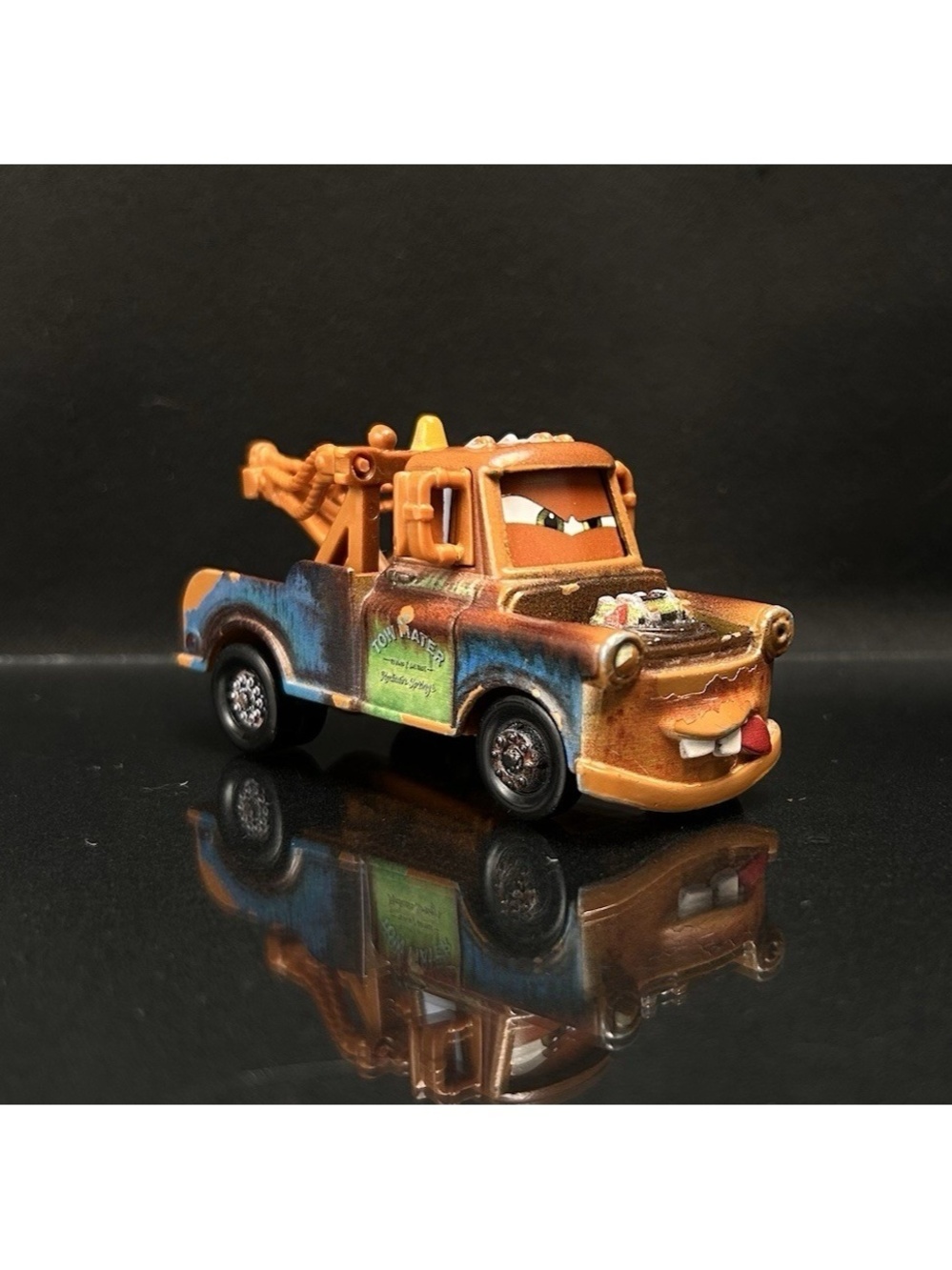 Disney Pixar Cars 2 Tow Mater With Fighting Face Mattel 1:55 **Read**